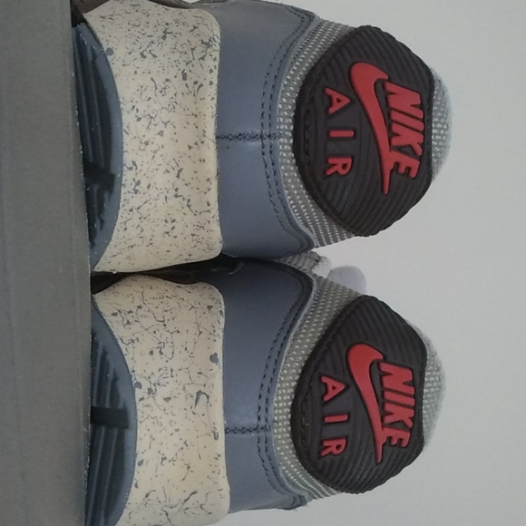 🌟 Laser etched 🌟aerial view of New York Air Max - Picture 9 of 10